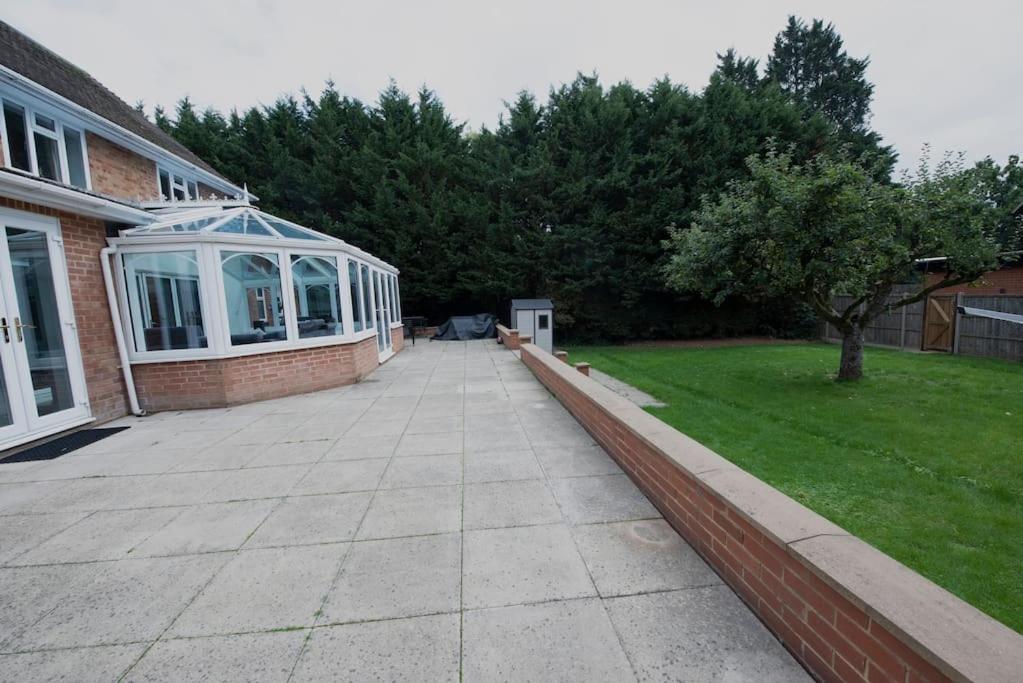 Luxury 6 Bedroom House With Parking - Northwood Northwood  Exterior foto
