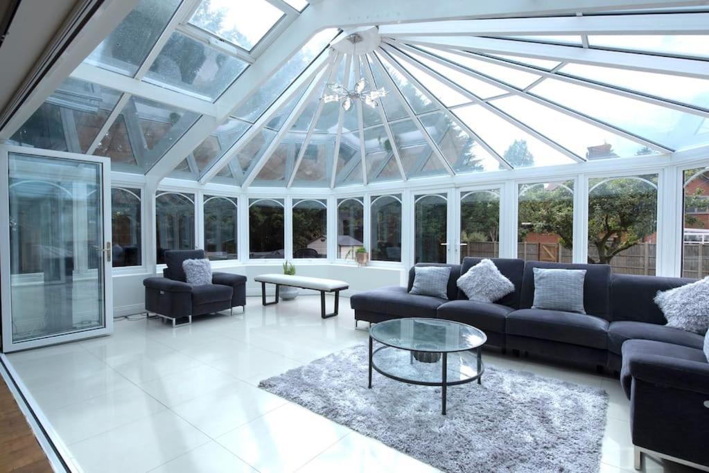 Luxury 6 Bedroom House With Parking - Northwood Northwood  Exterior foto